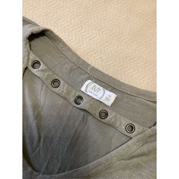 Maurices Olive 24/7 Solid Cut Out Neck Tee Shirt M - Picture 3 of 5